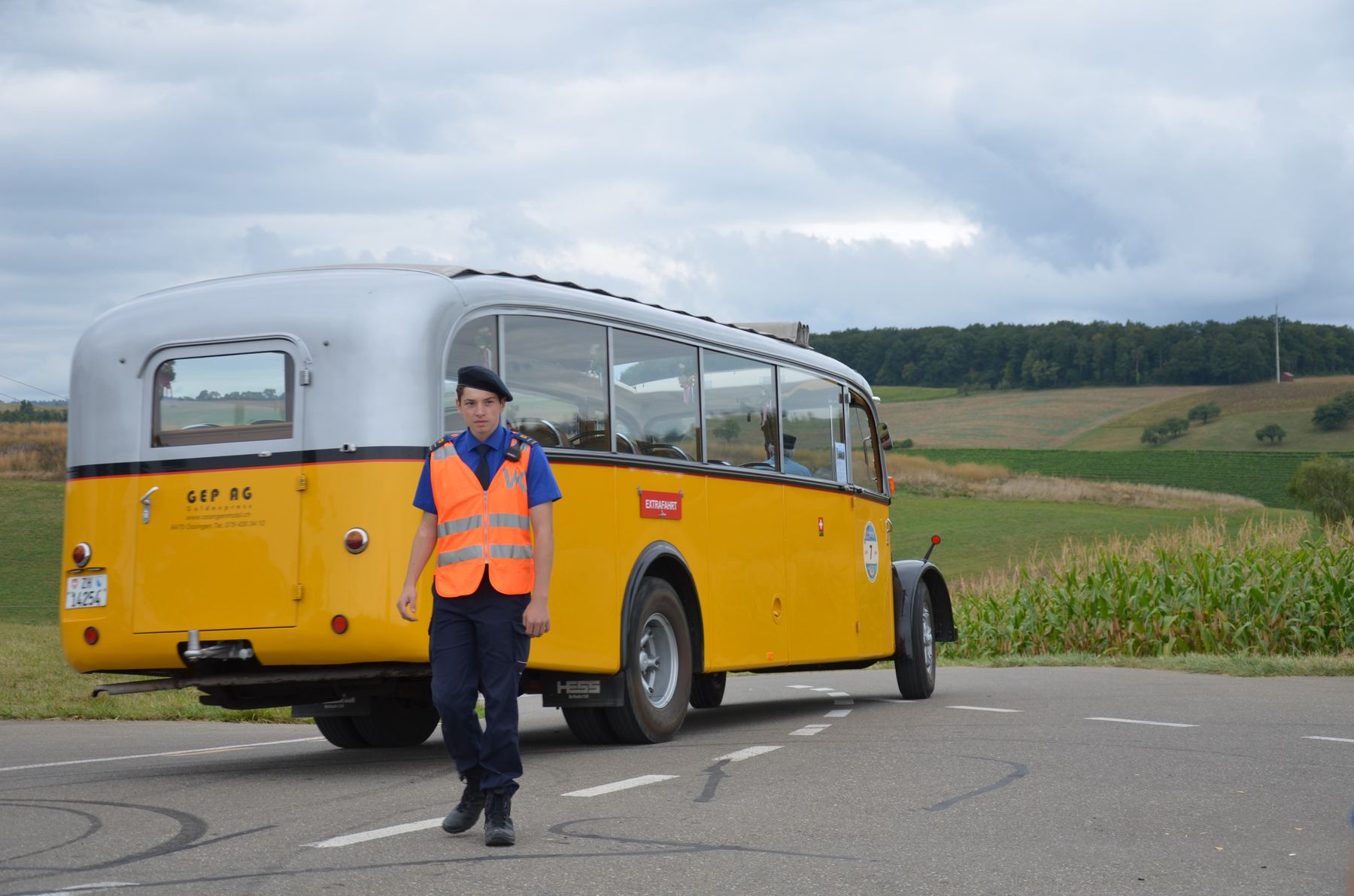 Verkehrskadett bei einem Oldtimer-Anlass