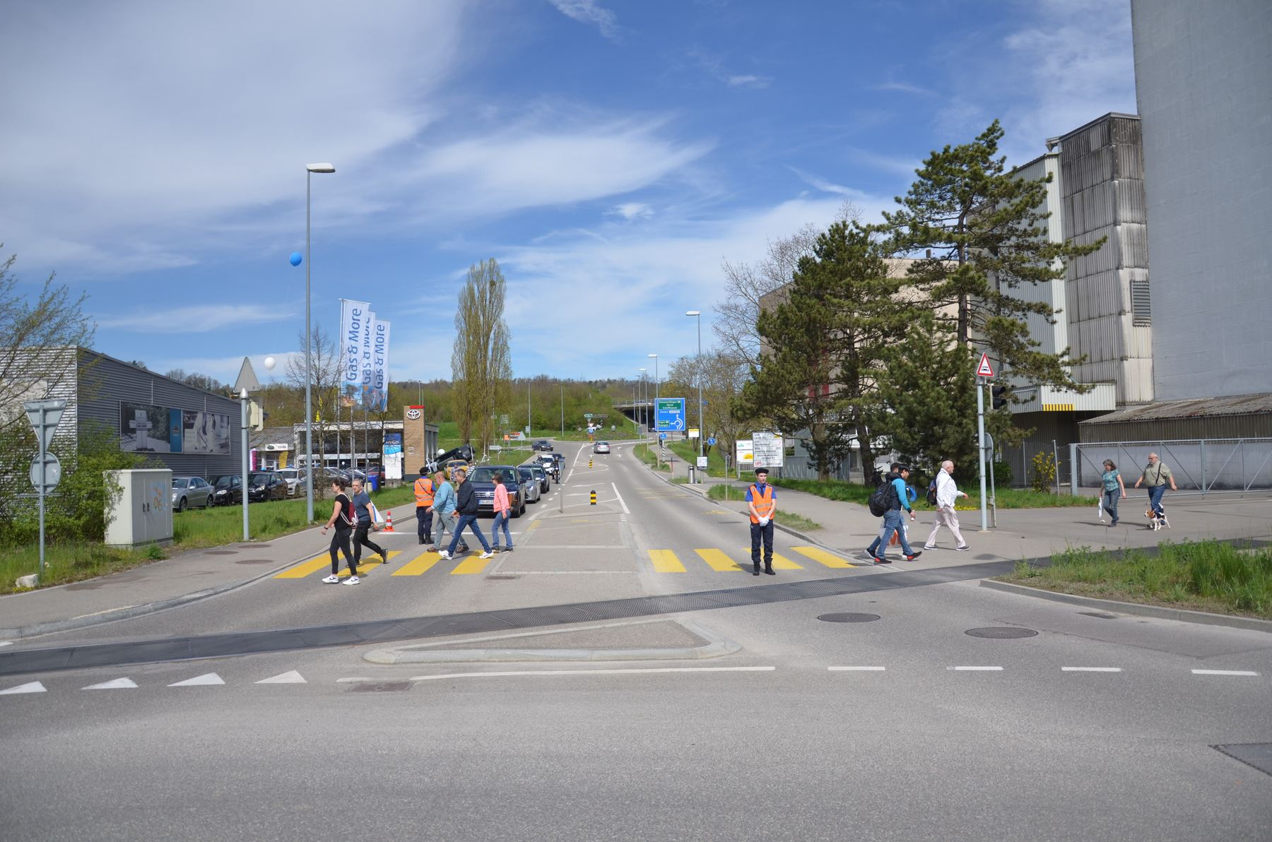 Verkehrskadetten sichern eine Verkehrsachse